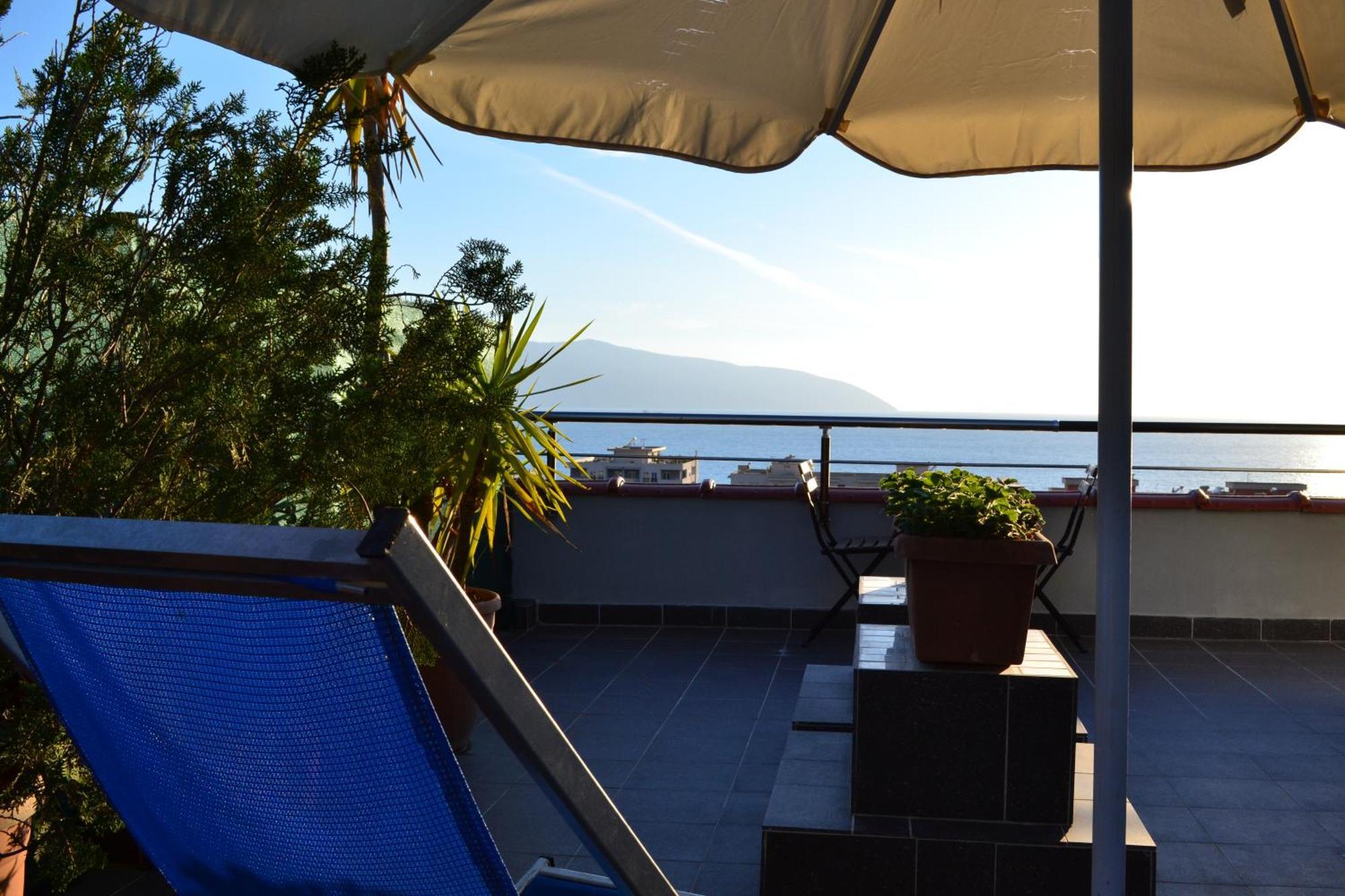 Apartamento Seaview Penthouse Terrace & Garage Vlorë Exterior foto